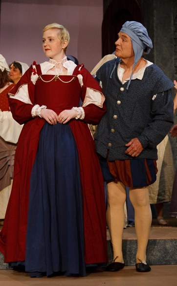 Bradford in The Yeomen of the Guard 2009, with Laura Ehrlich